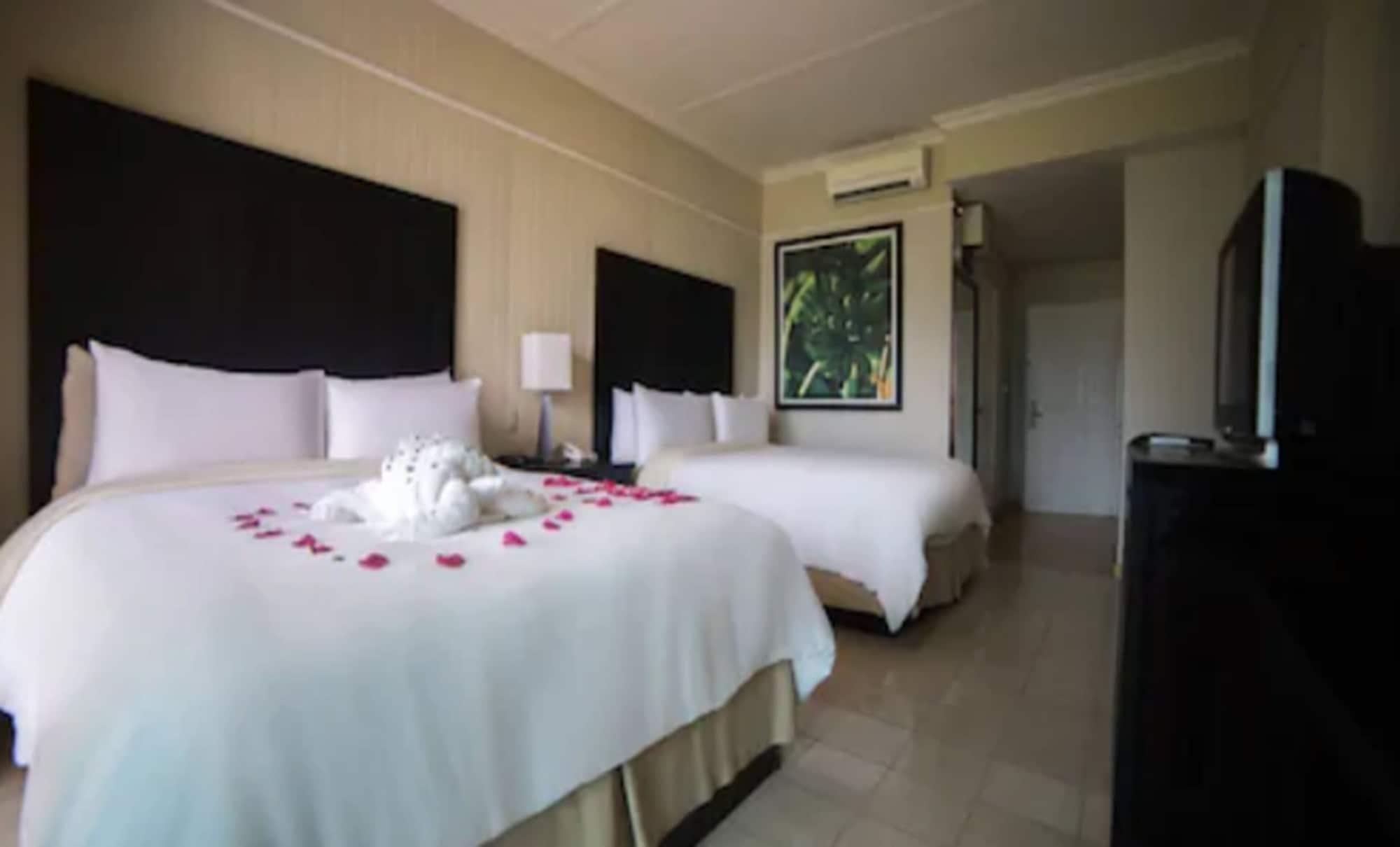 Playa Tortuga Hotel And Beach Resort Bocas Town Kültér fotó