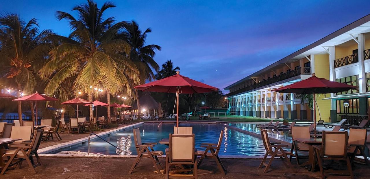 Playa Tortuga Hotel And Beach Resort Bocas Town Kültér fotó