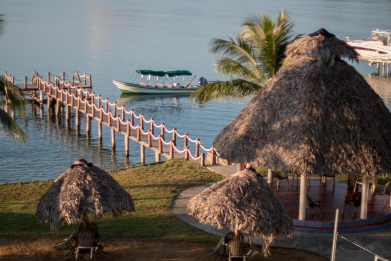 Playa Tortuga Hotel And Beach Resort Bocas Town Kültér fotó