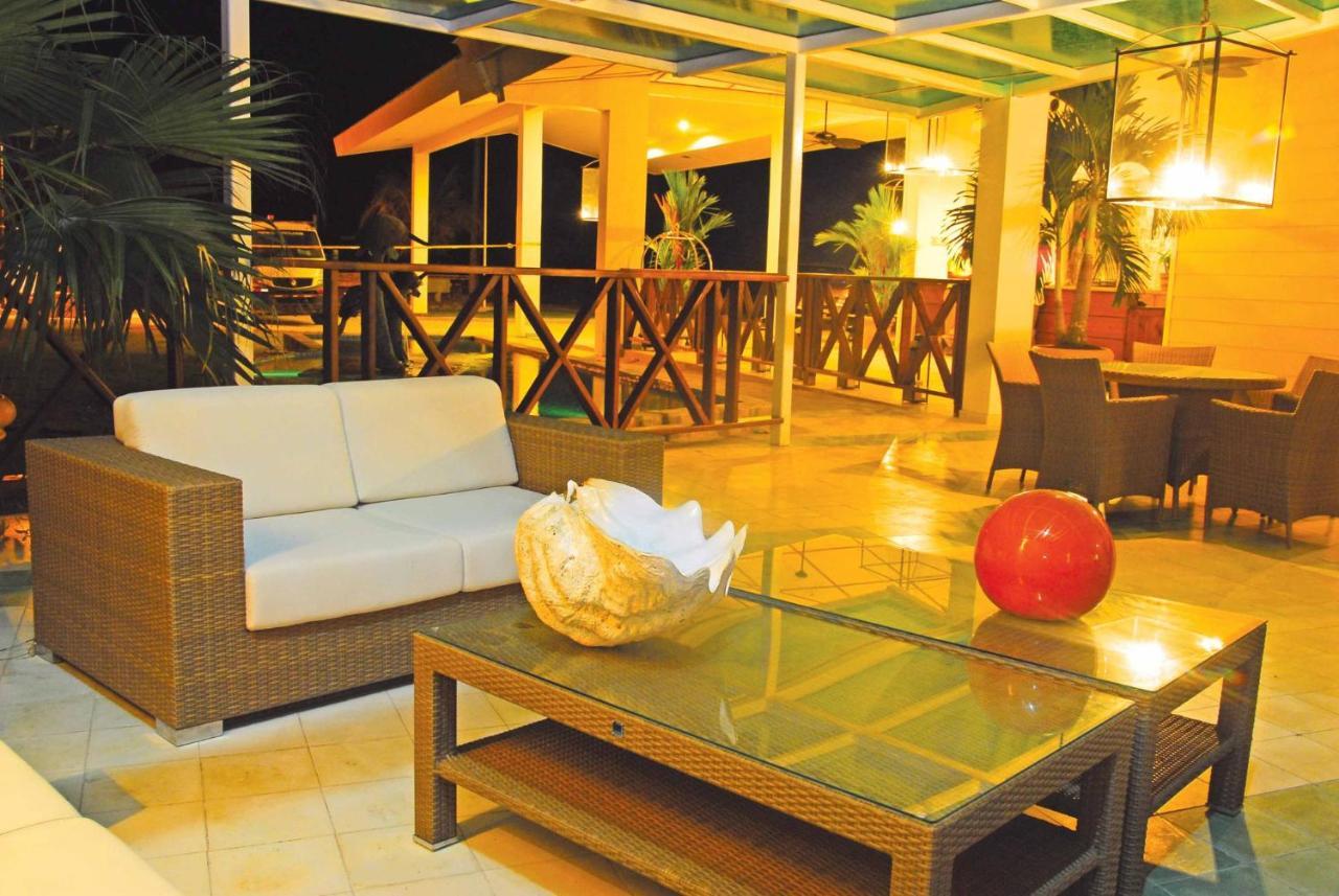Playa Tortuga Hotel And Beach Resort Bocas Town Kültér fotó