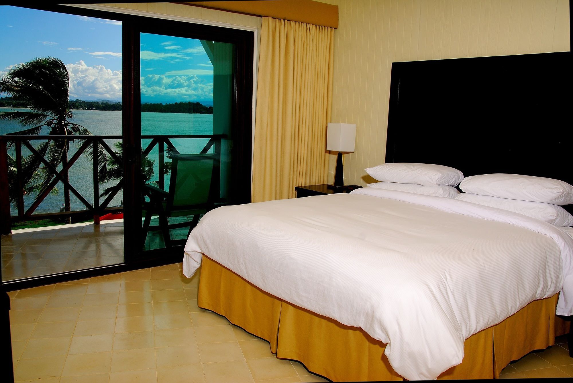 Playa Tortuga Hotel And Beach Resort Bocas Town Kültér fotó
